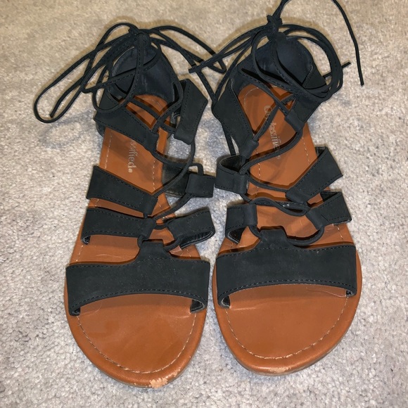 Sandals - Picture 2 of 4